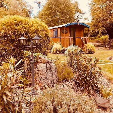 Bed and breakfast Les Roulottes De La Basse Maunerie Les Herbiers
